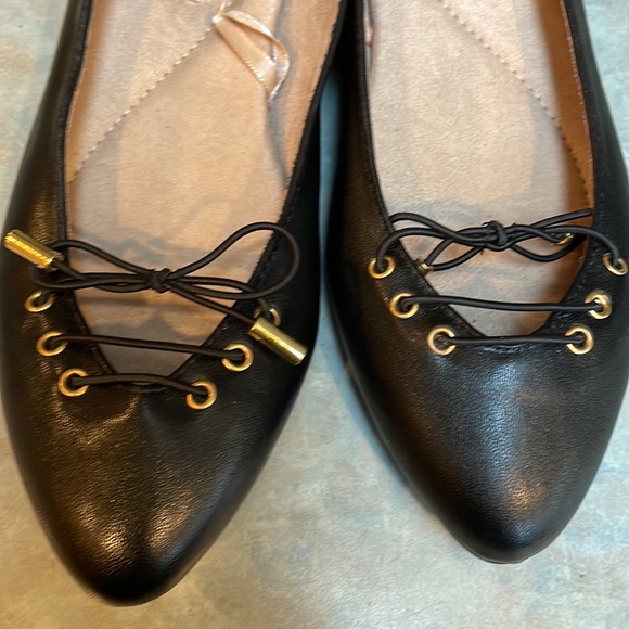 White mt. Black flat shoes (sz 8) - Picture 6 of 8